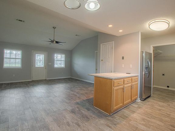 3rd image of 10712 Dogwood Dr