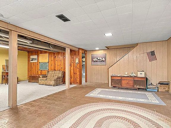 5th image of 9077 Park Ave