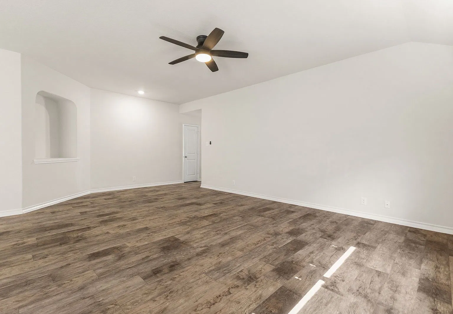 4 bed, 2.0 bath, 1906 sqft, $2,000 — Photo 4
