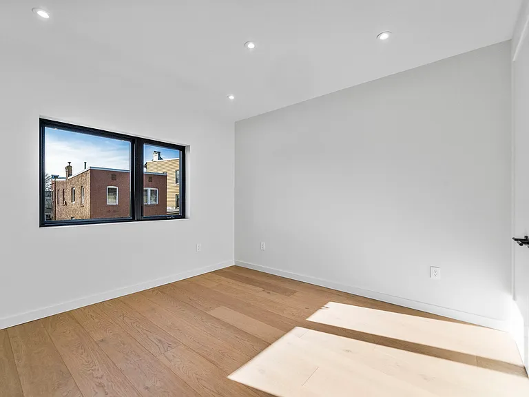 222 Washington Pl — Photo 7