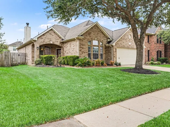 9018 Sunny Brook Ln, Pearland, TX 77584