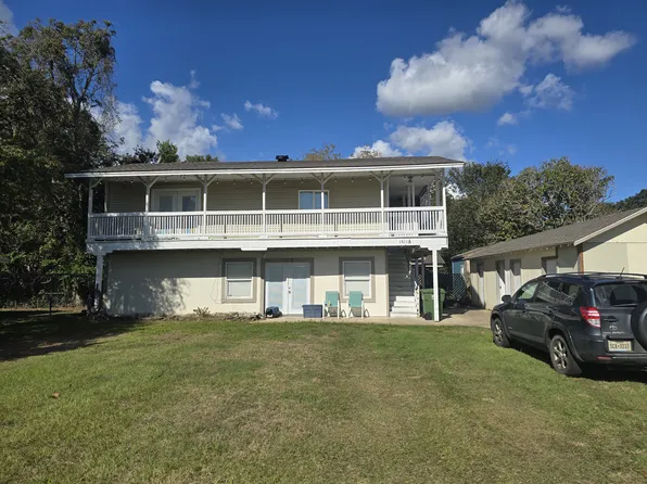 1511 Cos St #B, Liberty, TX 77575