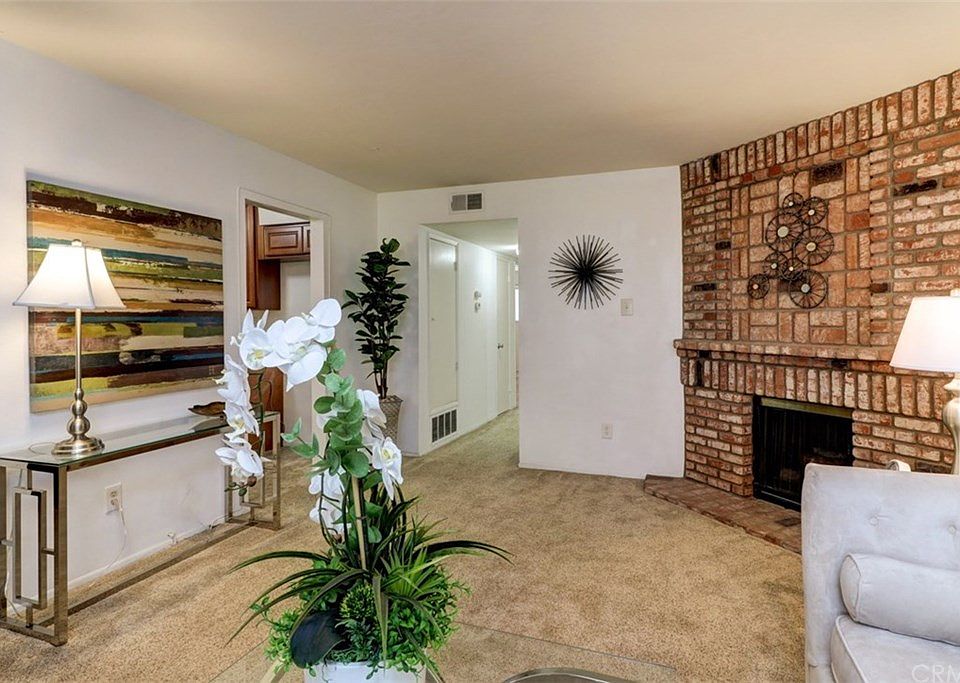 1st image of 324 E Briardale Ave #2