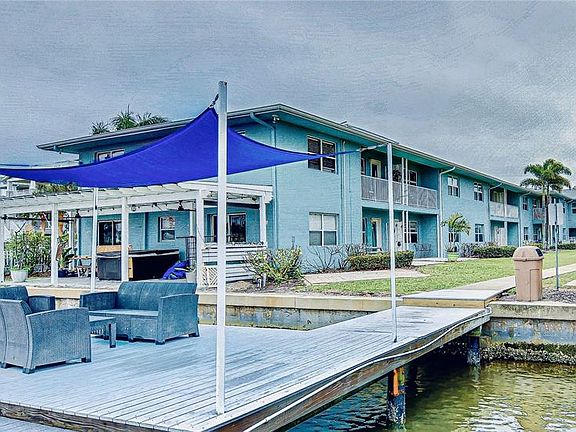3rd image of 300 VENETIAN DRIVE #2