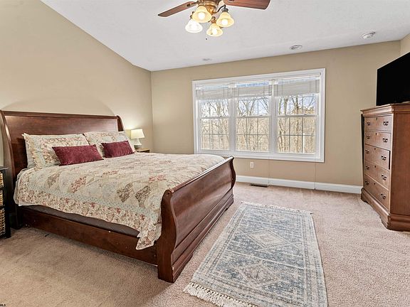 4th image of 114 Claremont Ct