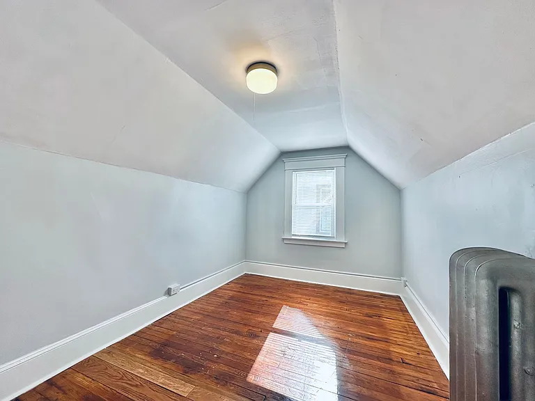 62-64 Sheldon Ter — Photo 4