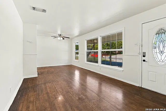 3 bed, 2.0 bath, 1884 sqft, $1,800 — Photo 4