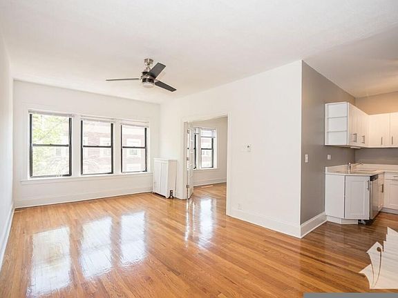 3rd image of 630 W Stratford Pl APT 3