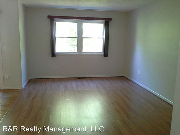 3rd image of 223 Heritage Dr