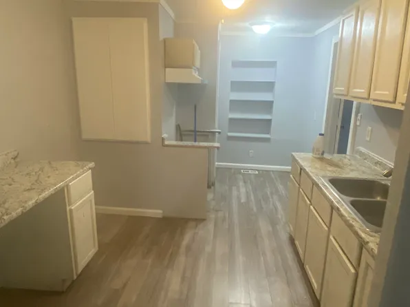 1910 Agnes St, Saint Louis, MO 63107