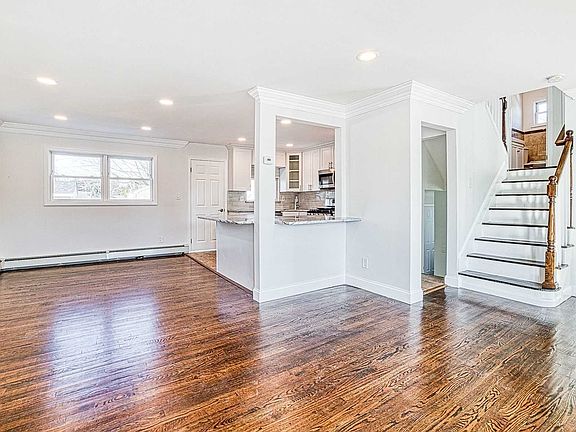 5th image of 37 N Pine St