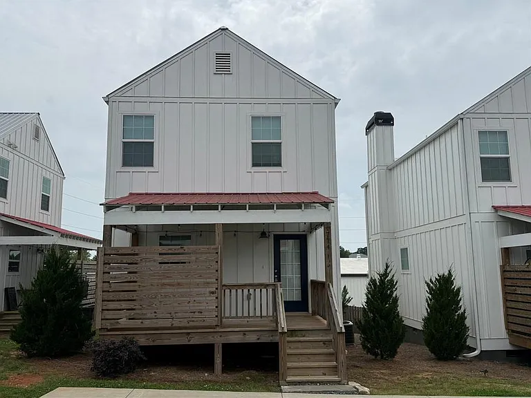 768 Grove St — Photo 16