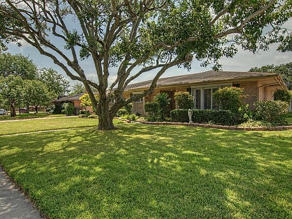 2nd image of 709 Crestview Dr