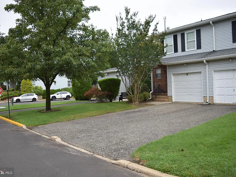 99 Brookview Cir — Photo 2
