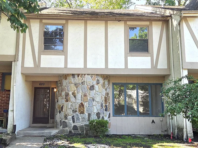620 Jaeger Ct — Photo 1
