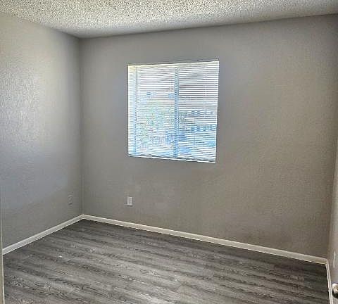 5th image of 1725 W Vogel Ave APT 04