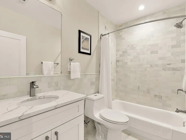 432 Emerson St NW — Photo 40