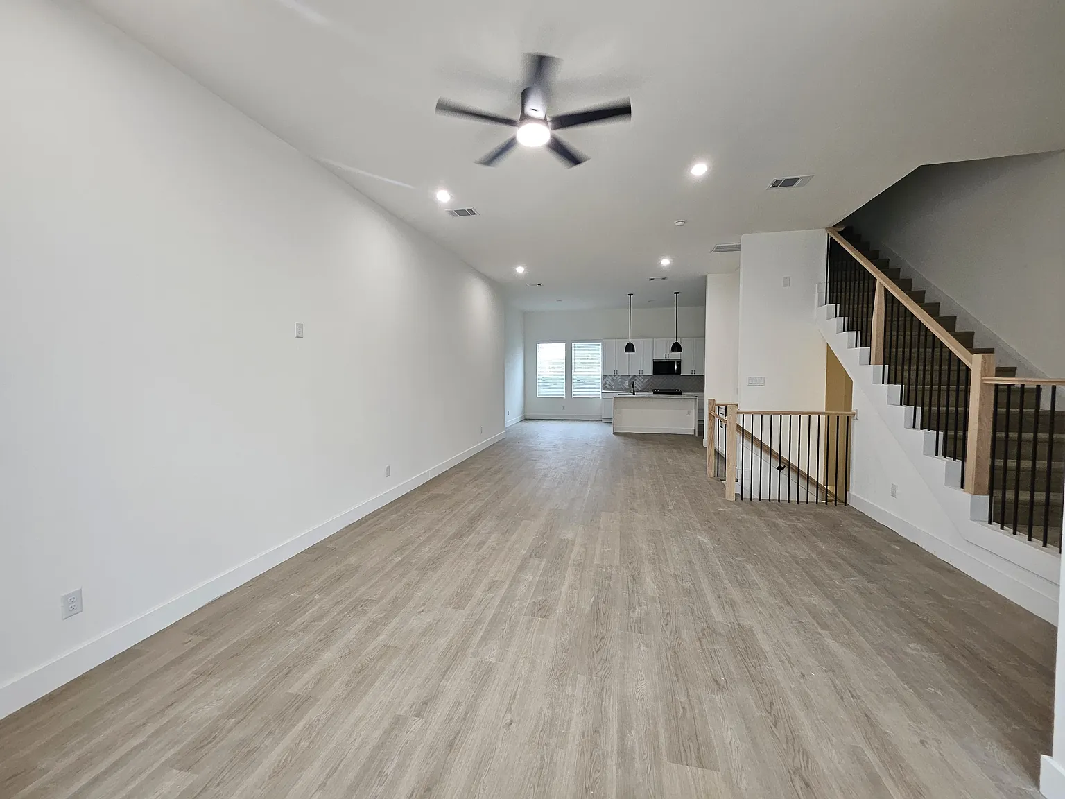 3 bed, 3.5 bath, 2398 sqft, $2,850 — Photo 3
