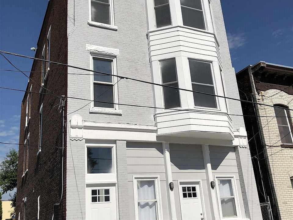 1st image of 521 1st St APT 3