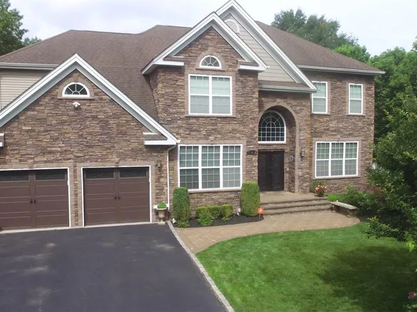 38 Independence Way, Miller Place, NY 11764