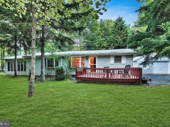 136 Squaw Trl, Pocono Lake, PA 18347