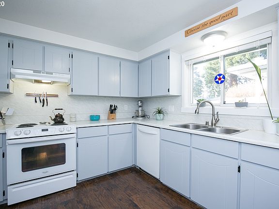 2nd image of 2520 NE 100th St