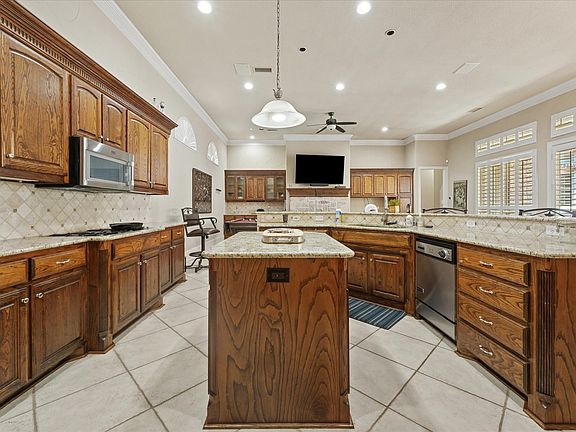 4th image of 2349 Briar Ct
