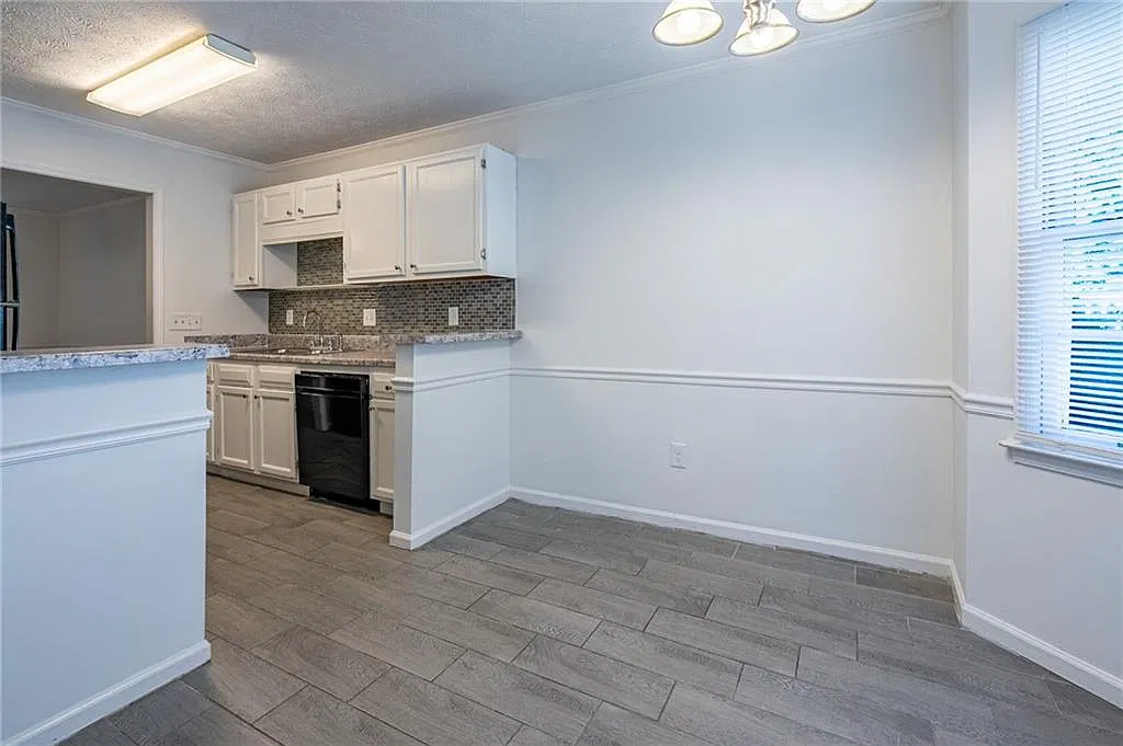 2767 New South Dr — Photo 3