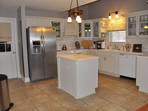 5th image of 125 Sugarwood Blvd