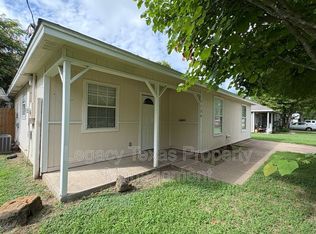 1136 Alvarado St, Cleburne, TX 76031