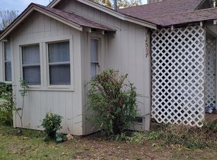 2557 Russell St, Redding, CA 96001