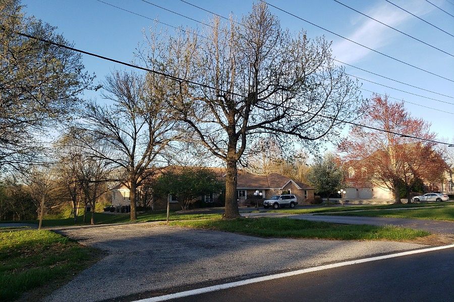 2nd image of 2150 Kehrs Mill Rd