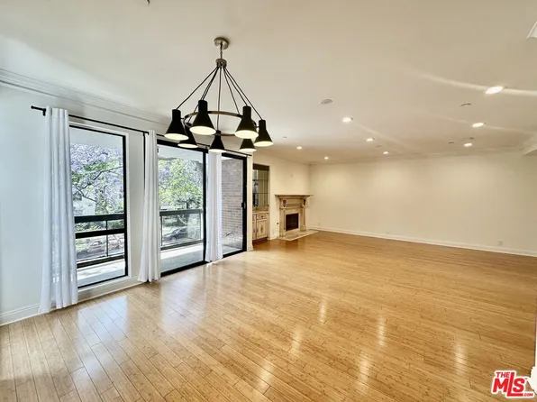 324 N Palm Dr Unit 206, Beverly Hills, CA 90210