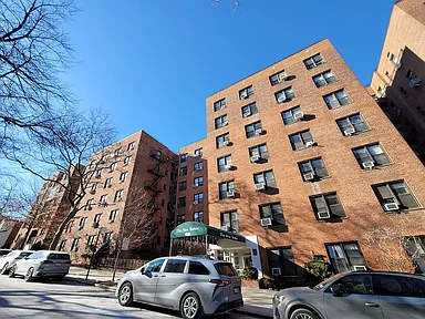 ロムニーハウス 114〜116 Charming Brooklyn Heights Duplex with Versatile Backyard