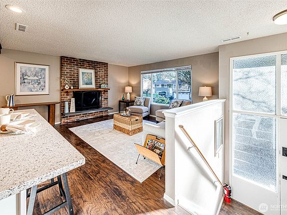 3rd image of 625 215th Street SW