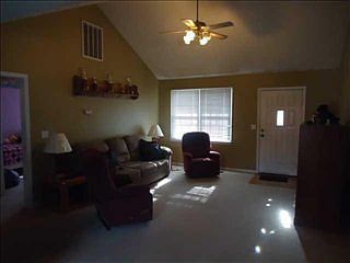 4th image of 401 Breckinridge Dr