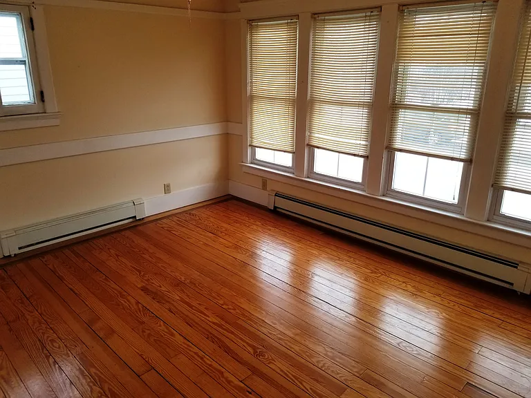 123 E 3rd St #3 — Photo 7