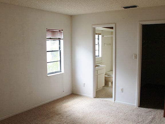 5th image of 1317 Corner Oaks Dr