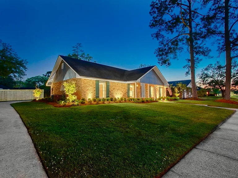 912 N Coventry Dr — Photo 25