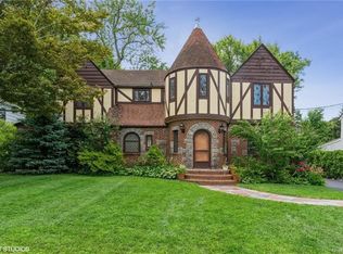 6 McDonald Pl, Scarsdale, NY 10583