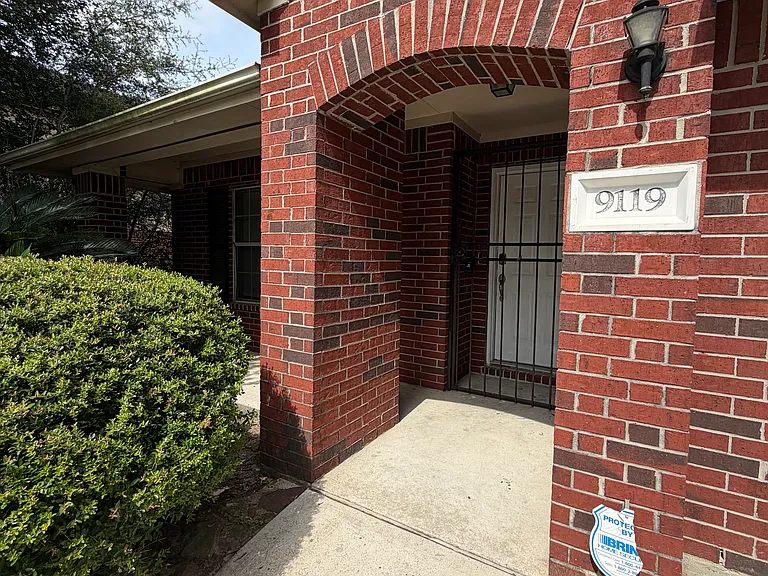 9119 Melody Park Ln — Photo 3