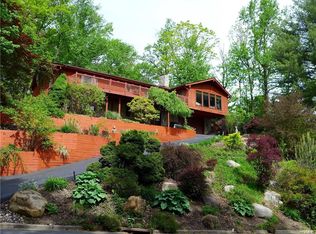 16 Deer Meadow Dr, West Nyack, NY 10994