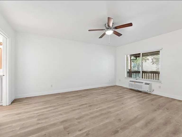 1000 Estes St #22 — Photo 15