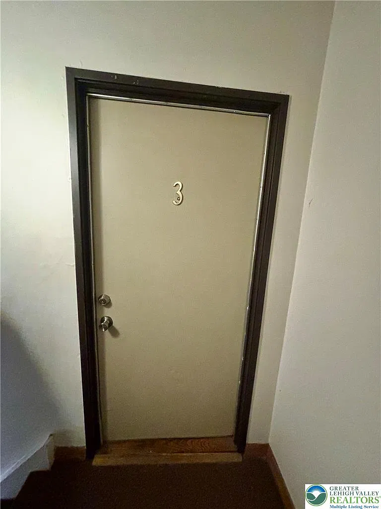 1 bed, 1.0 bath, 7280 sqft, $1,300 — Photo 3