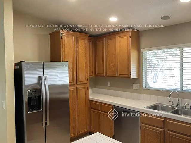 2628 N Maple Ave — Photo 5