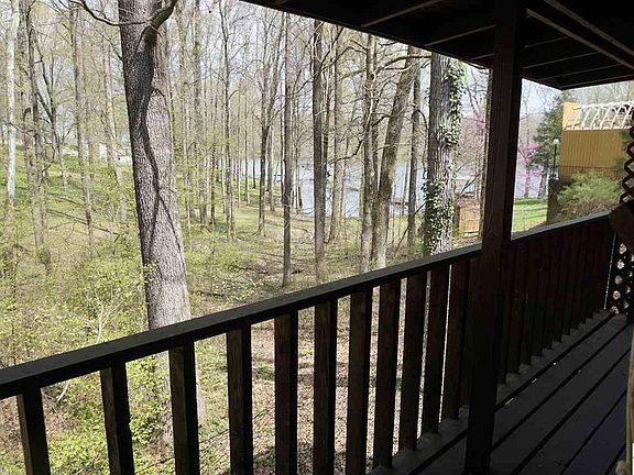 5th image of 527 Forest Glen Dr