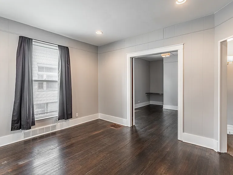 409 E 6th St #2 — Photo 3