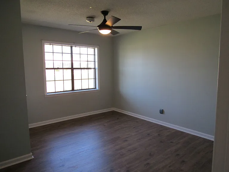 928 E Lee St — Photo 9