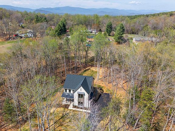 2nd image of 369 Sienna Ln