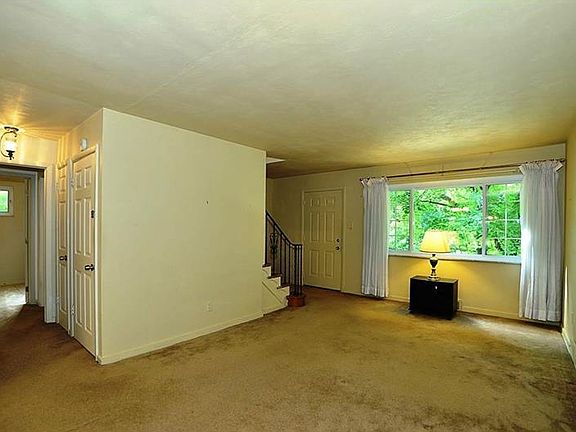 2nd image of 720 Orchard Hill Dr